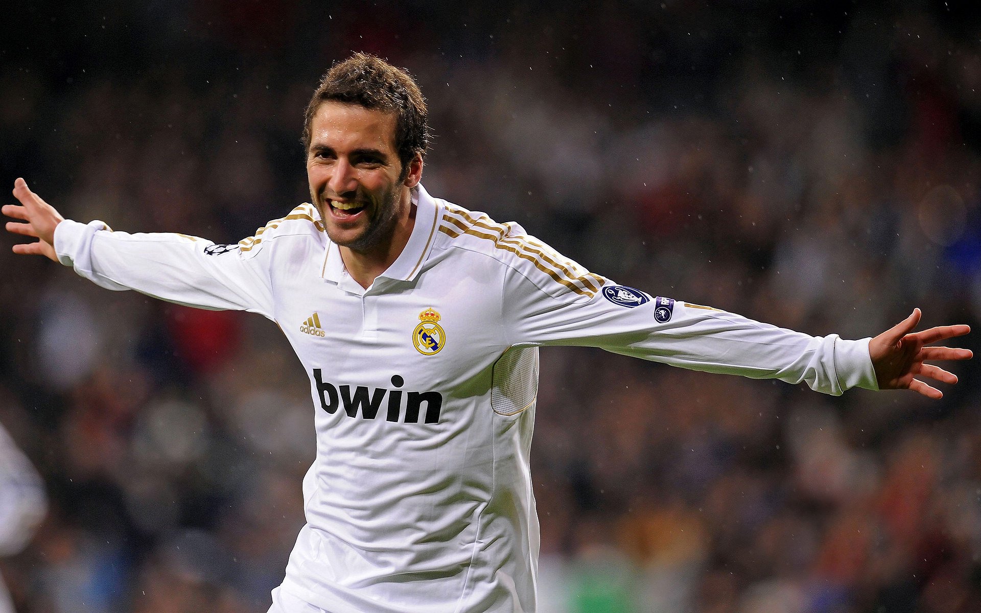 梅西带领阿根廷稳步前行，冲刺世界杯