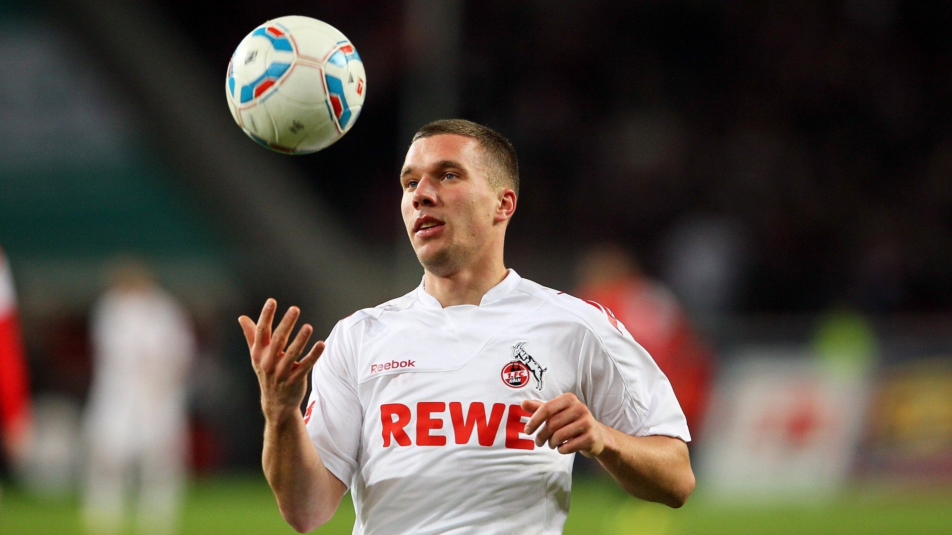 线上青少年足球培训课程持续优化，提供全方位教育服务，青少年足球培训班收费标准